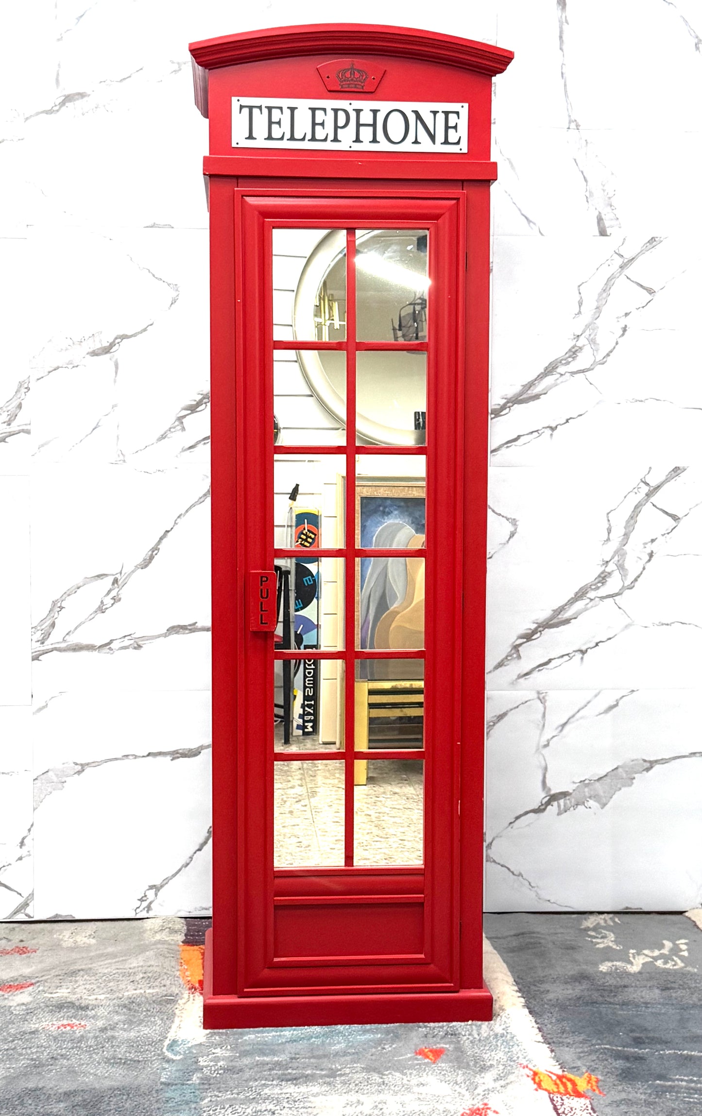 Cabina Armadio con Specchio a Forma di Cabina Telefonica Londinese