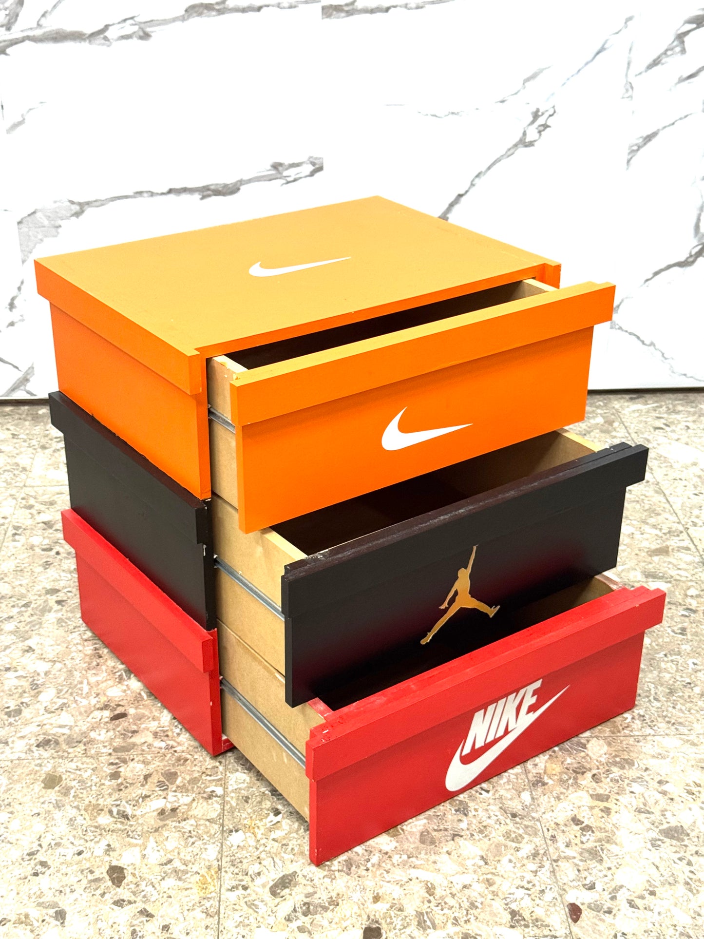 Scarpiera Sneakers A Forma Di Scatole Design Anni 2000
