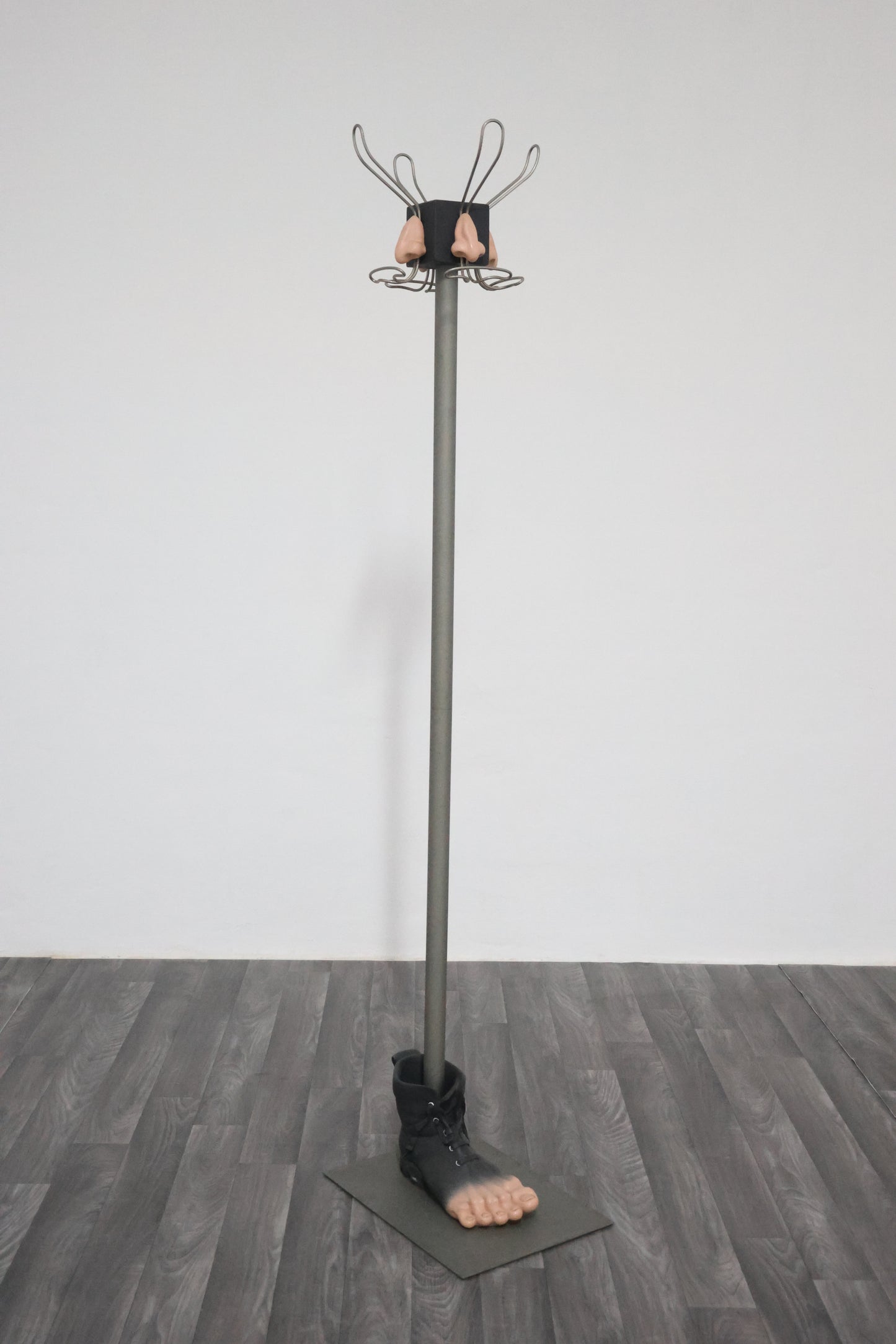 Appendiabiti Scultoreo Antartidee Renè Magritte Anni 80