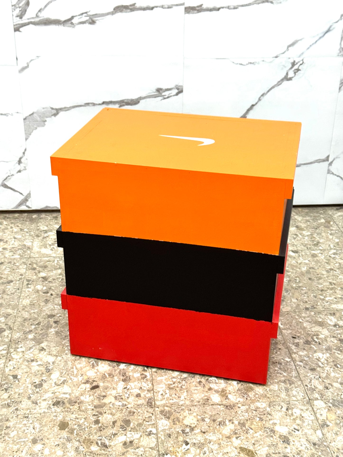 Scarpiera Sneakers A Forma Di Scatole Design Anni 2000