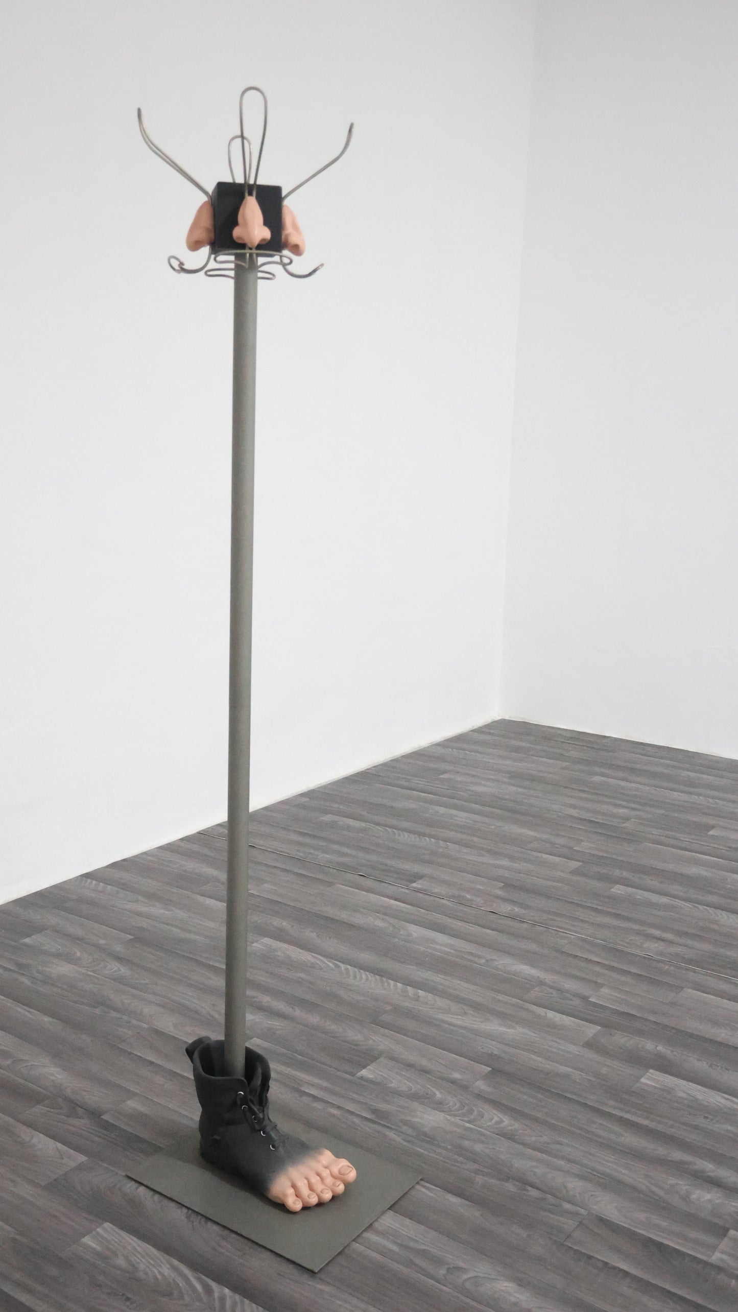 Appendiabiti Scultoreo Antartidee Renè Magritte Anni 80