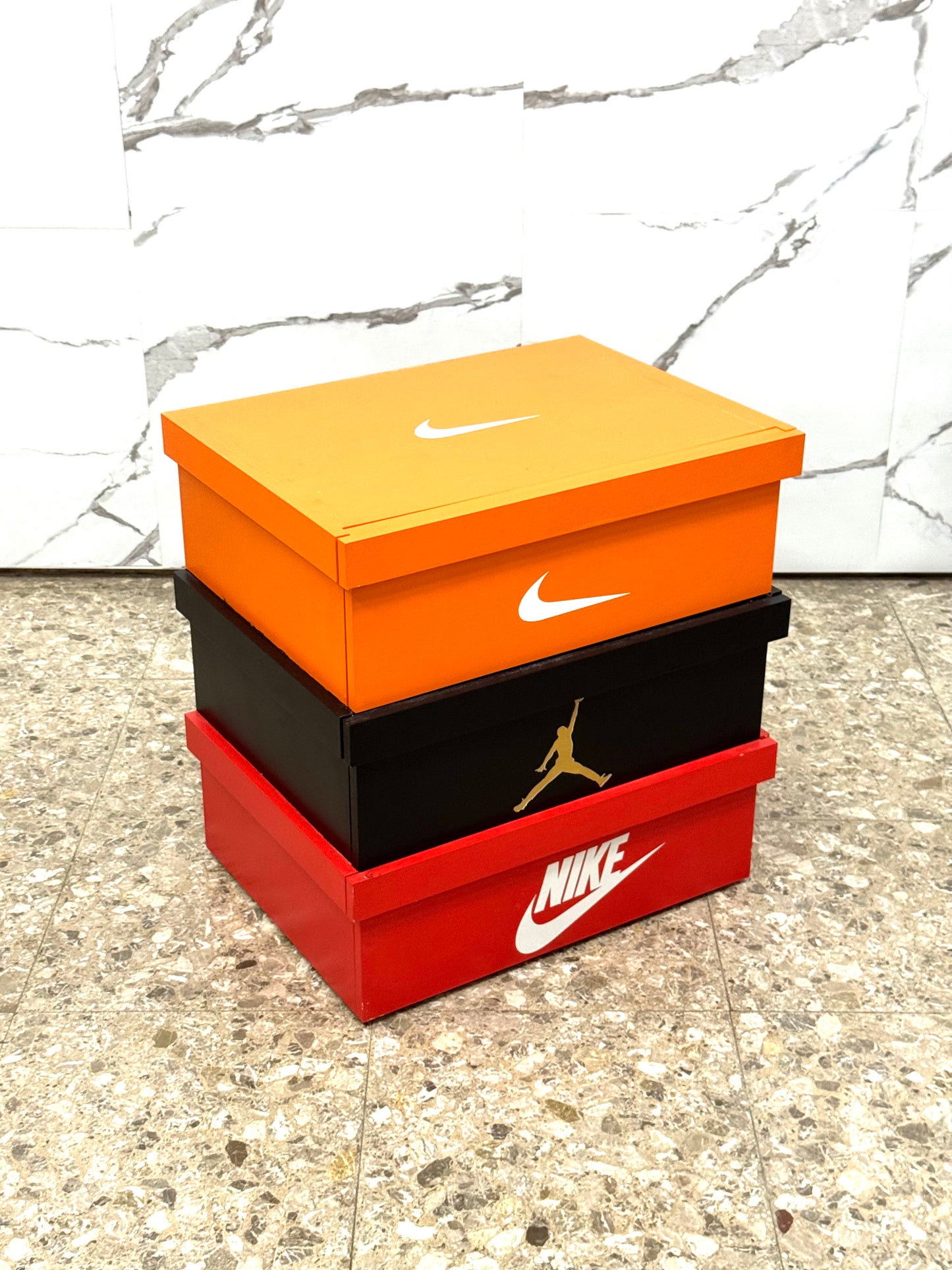 Scarpiera Sneakers A Forma Di Scatole Design Anni 2000