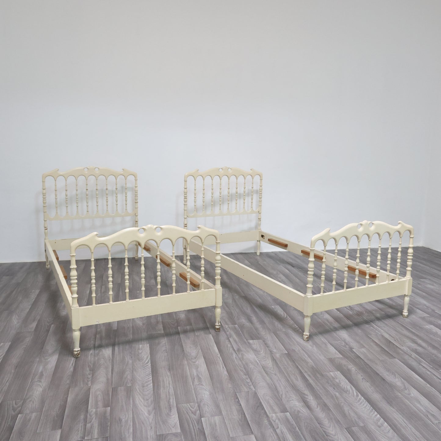 Giuseppe Gaetano Descalzi Coppia Di Letti Singoli Chiavari Anni ‘50 Design