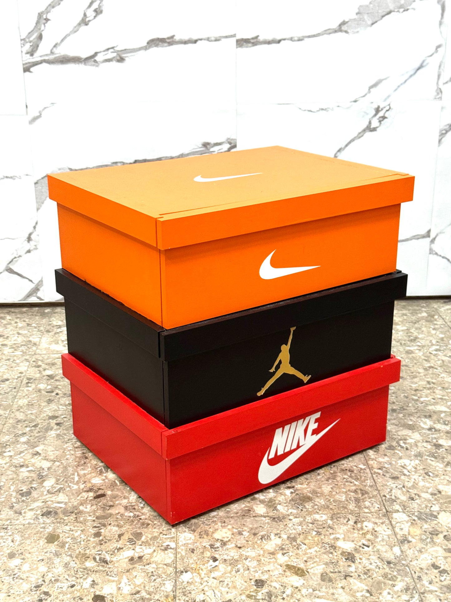 Scarpiera Sneakers A Forma Di Scatole Design Anni 2000