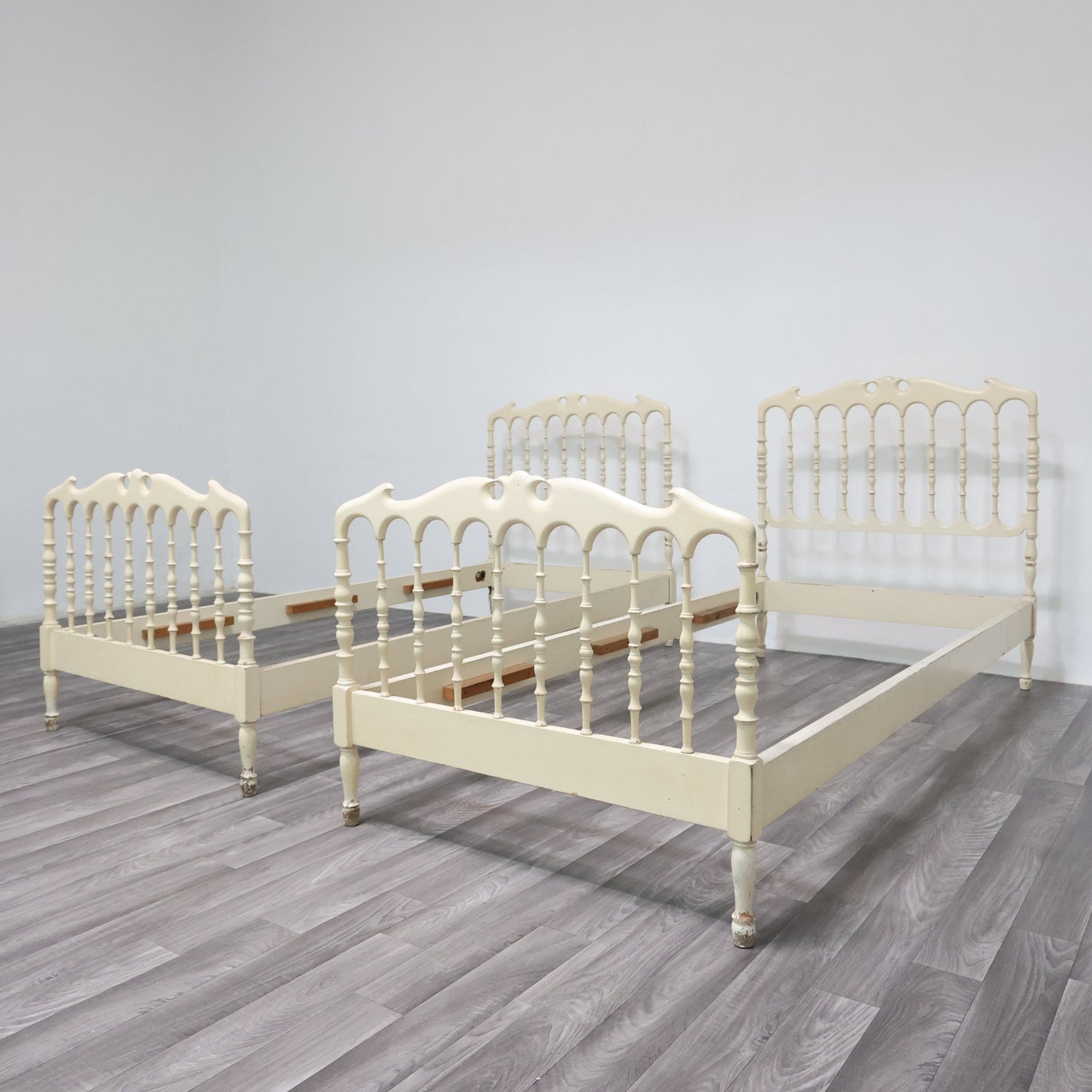 Giuseppe Gaetano Descalzi Coppia Di Letti Singoli Chiavari Anni ‘50 Design