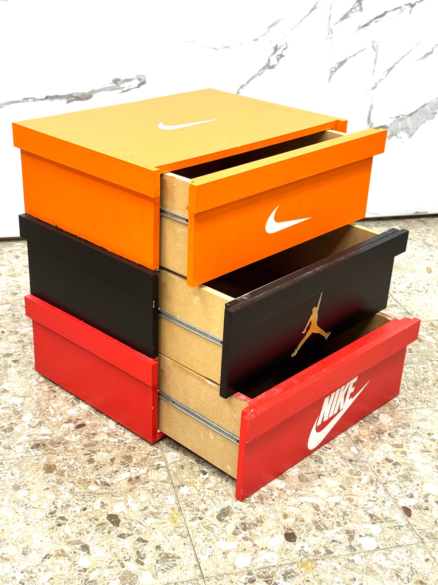 Scarpiera Sneakers A Forma Di Scatole Design Anni 2000