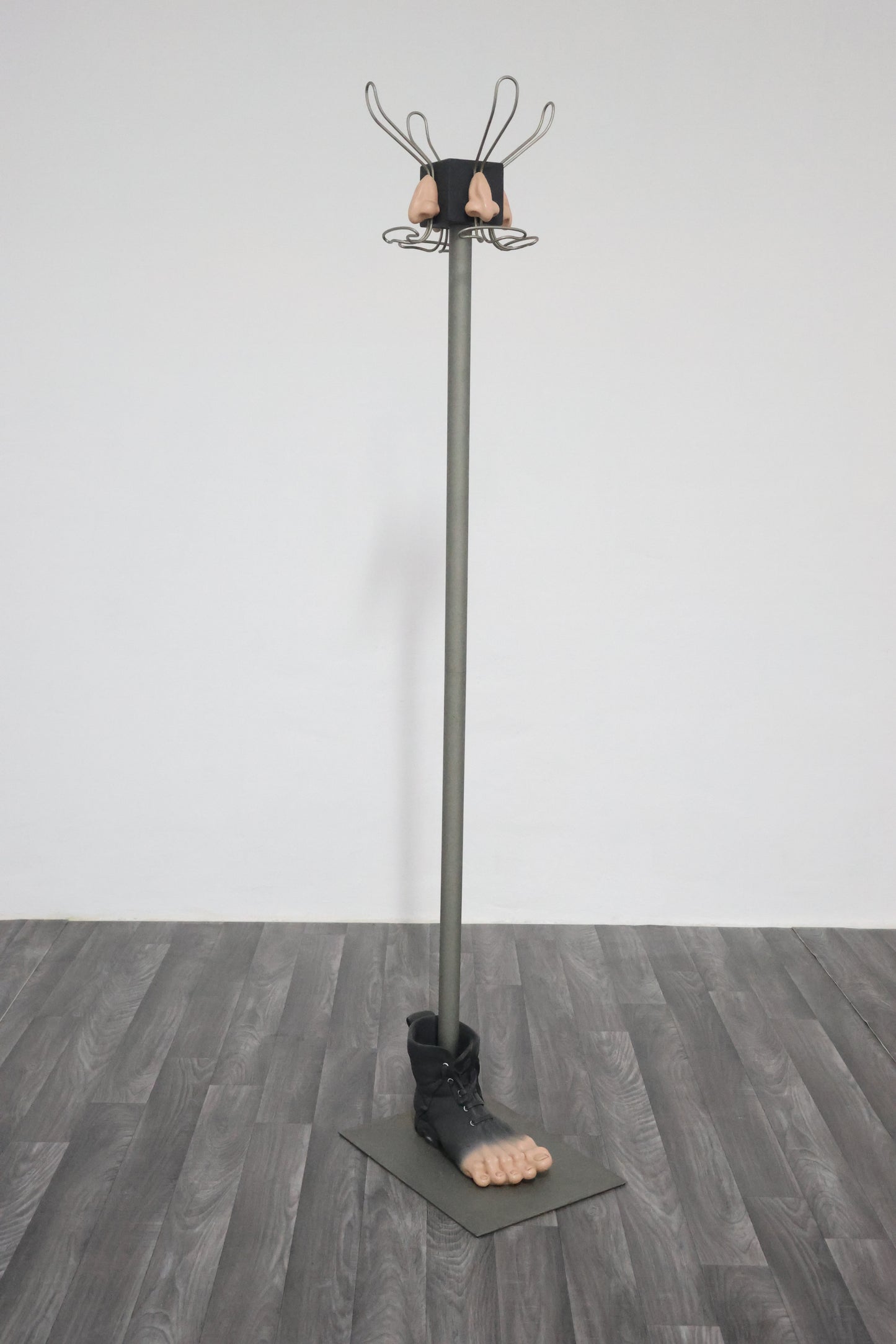 Appendiabiti Scultoreo Antartidee Renè Magritte Anni 80