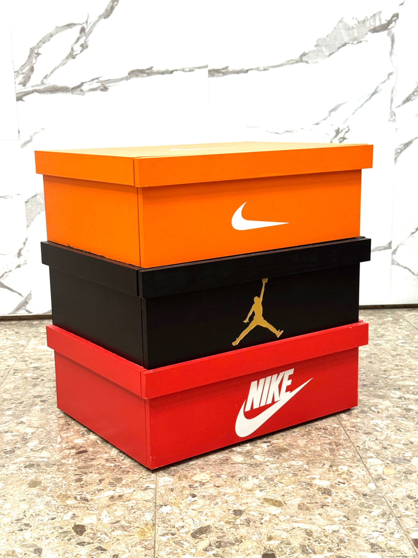 Scarpiera Sneakers A Forma Di Scatole Design Anni 2000