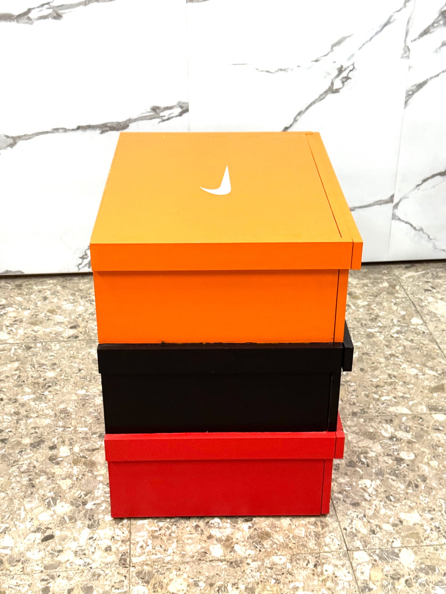 Scarpiera Sneakers A Forma Di Scatole Design Anni 2000