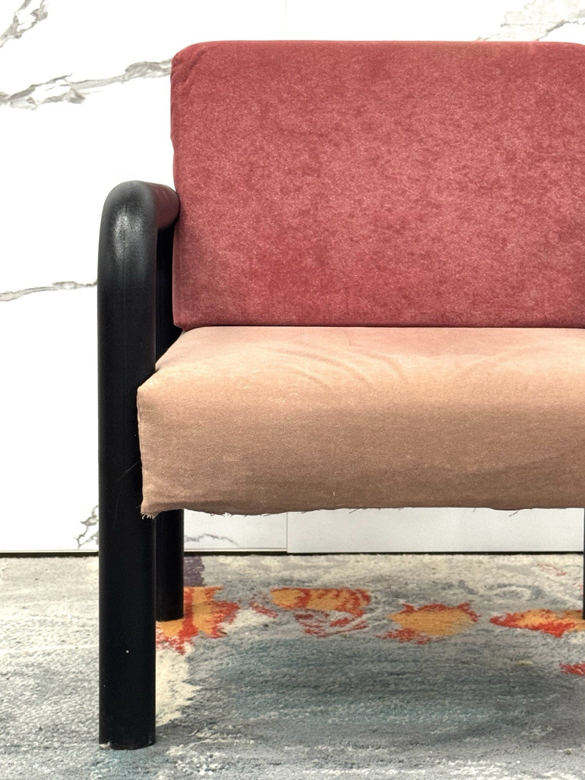 POLTRONA IN CHIAVE POSTMODERNA NELLO STILE DI MEMPHIS MILANO ANNI 80