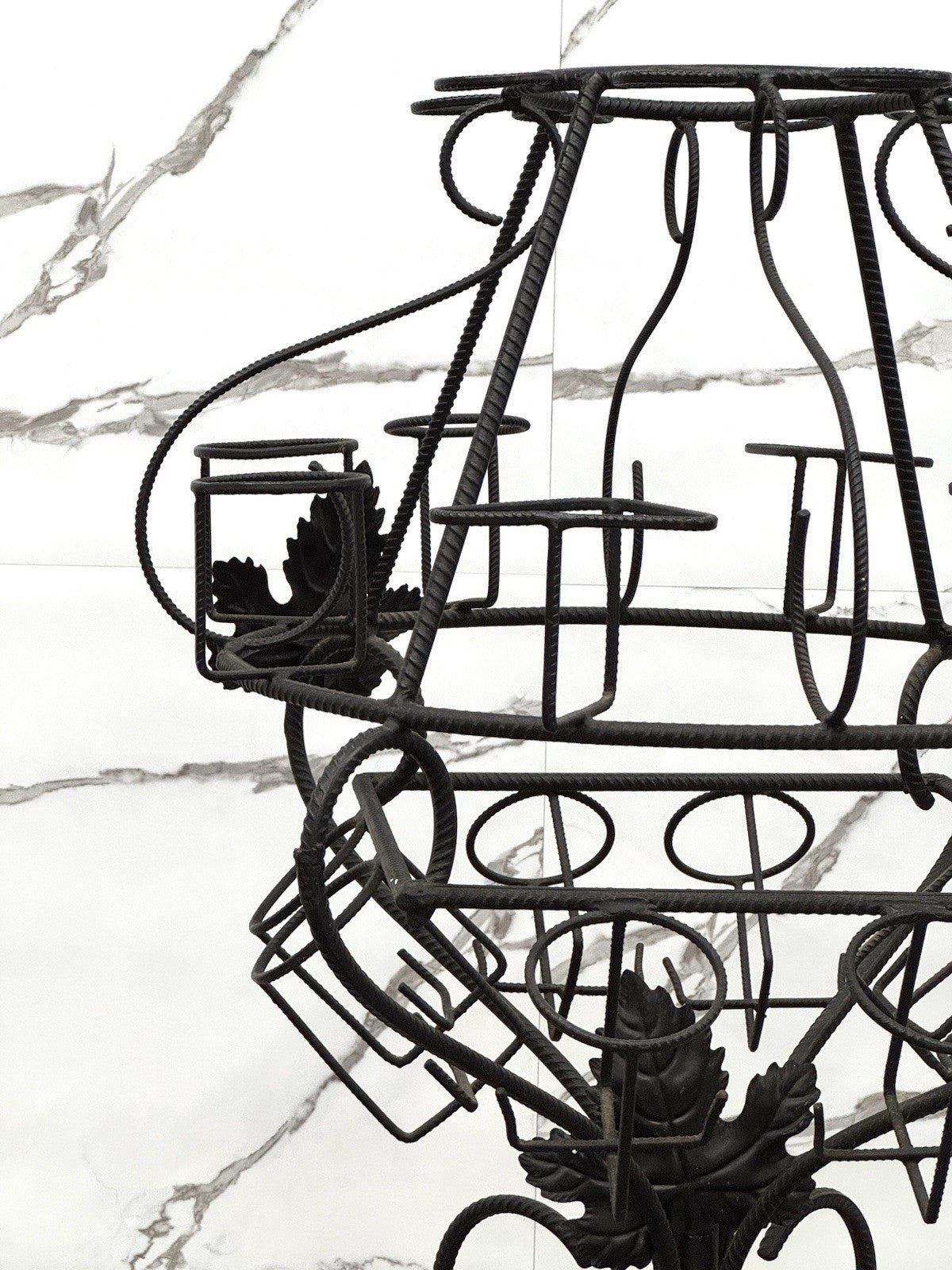 PORTABOTTIGLIE SCULTOREO NELLO STILE DI MARCEL DUCHAMP IN FERRO BATTUTO