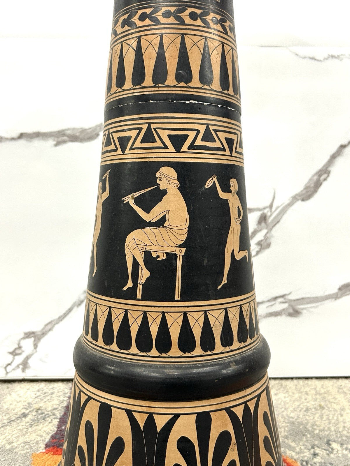 Colonna porta vaso in Terracotta, con pittura vascolare Stile Greco, Anni 70