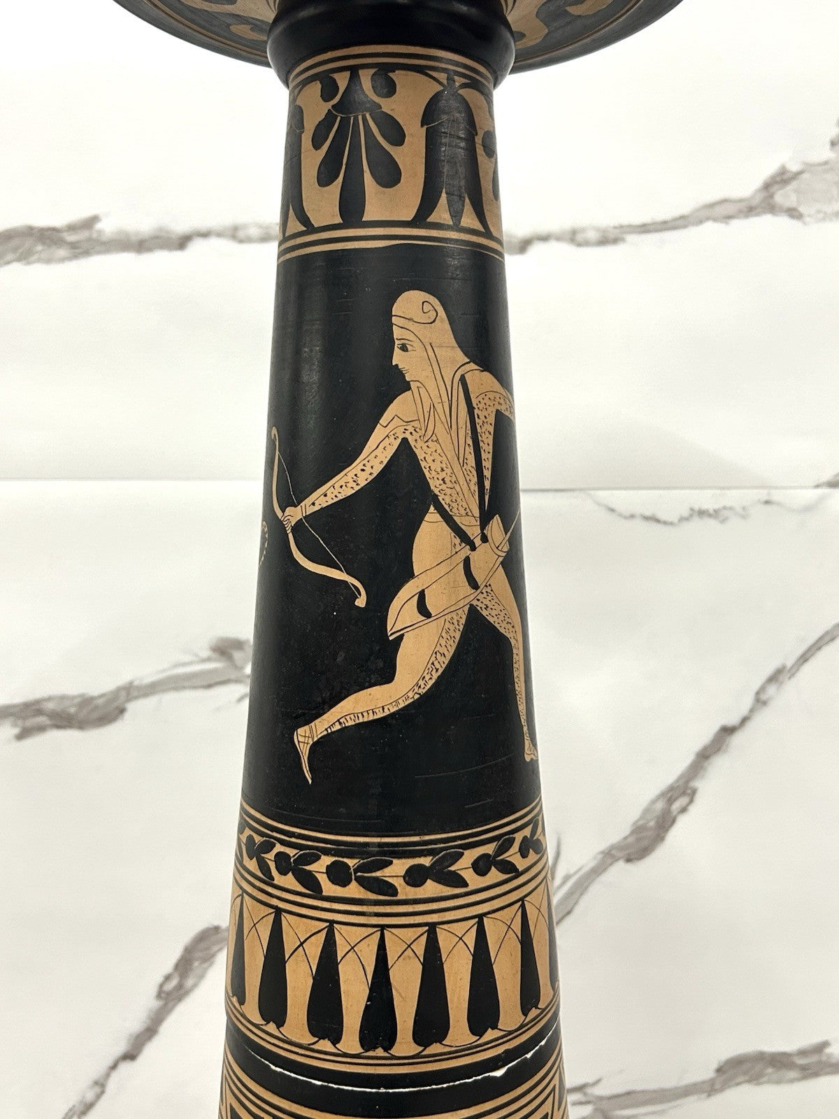 Colonna porta vaso in Terracotta, con pittura vascolare Stile Greco, Anni 70