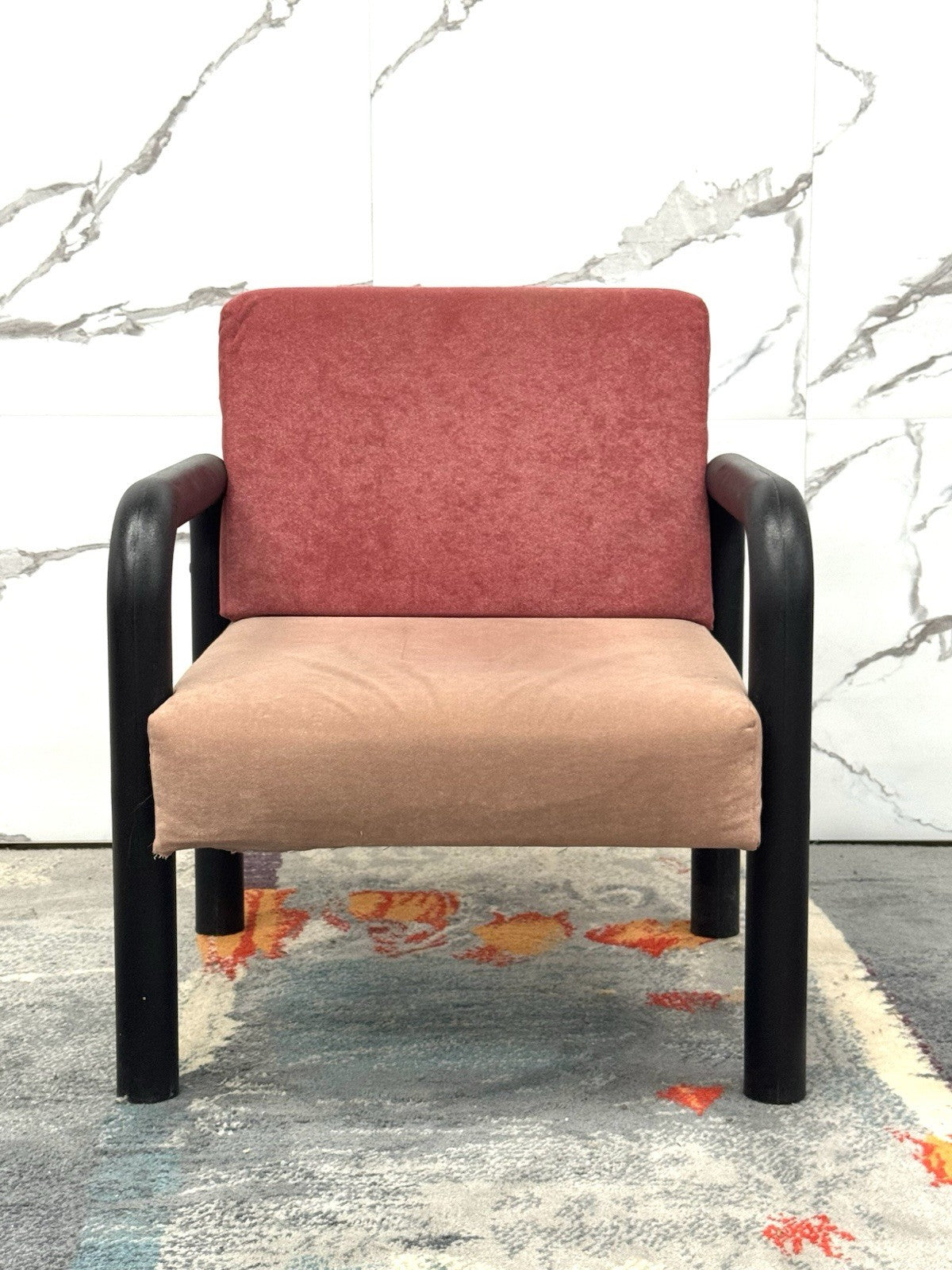 POLTRONA IN CHIAVE POSTMODERNA NELLO STILE DI MEMPHIS MILANO ANNI 80