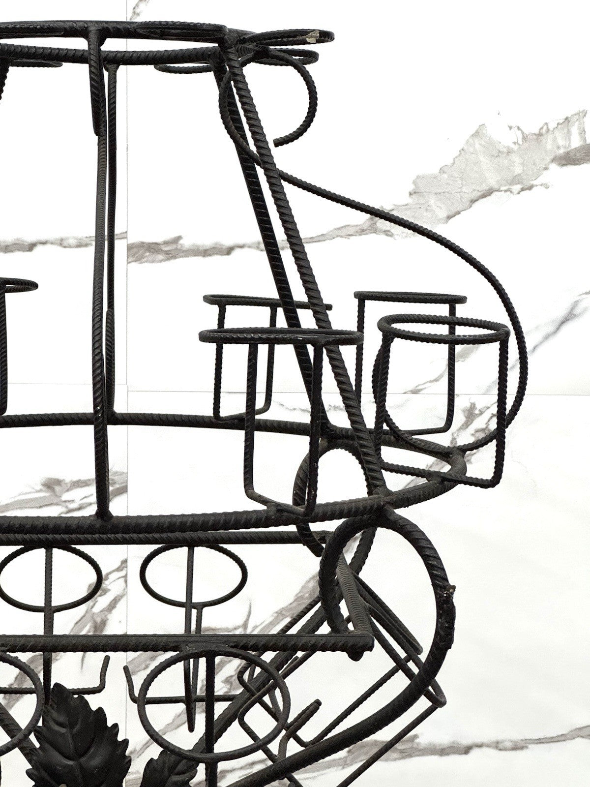 PORTABOTTIGLIE SCULTOREO NELLO STILE DI MARCEL DUCHAMP IN FERRO BATTUTO