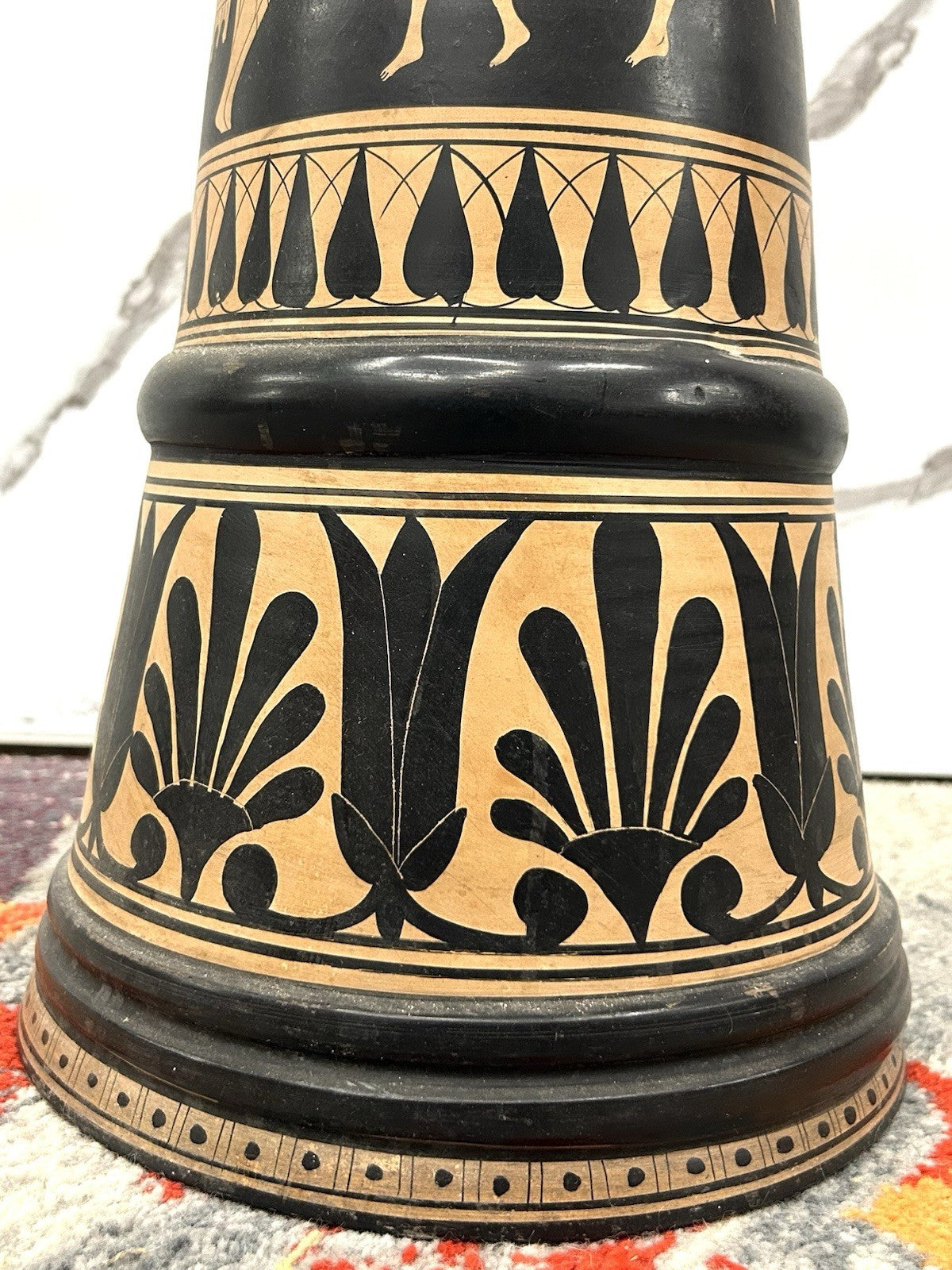 Colonna porta vaso in Terracotta, con pittura vascolare Stile Greco, Anni 70