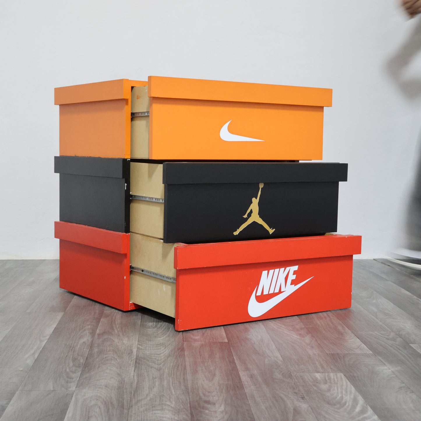 Scarpiera Sneakers A Forma Di Scatole Design Anni 2000