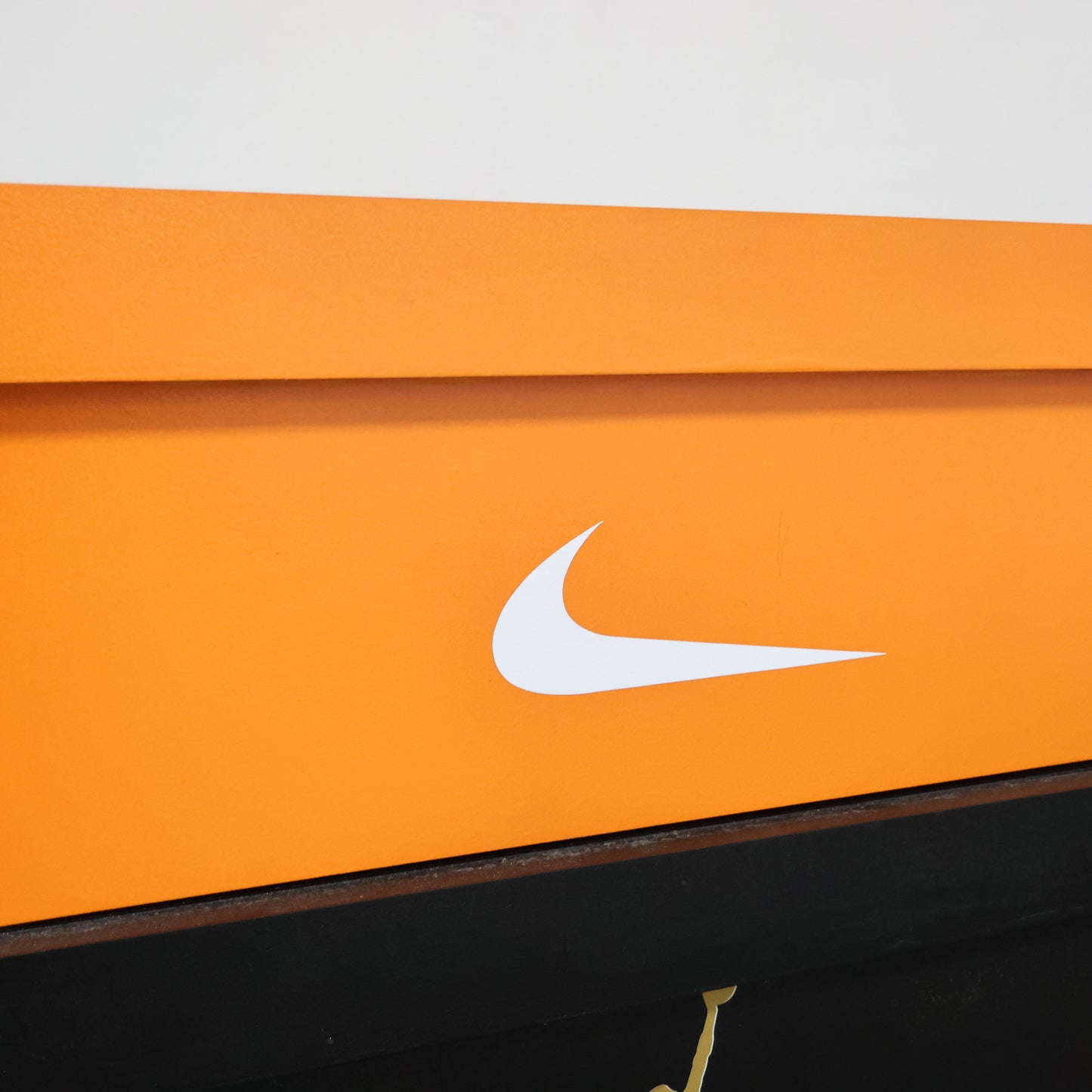 Scarpiera Sneakers A Forma Di Scatole Design Anni 2000