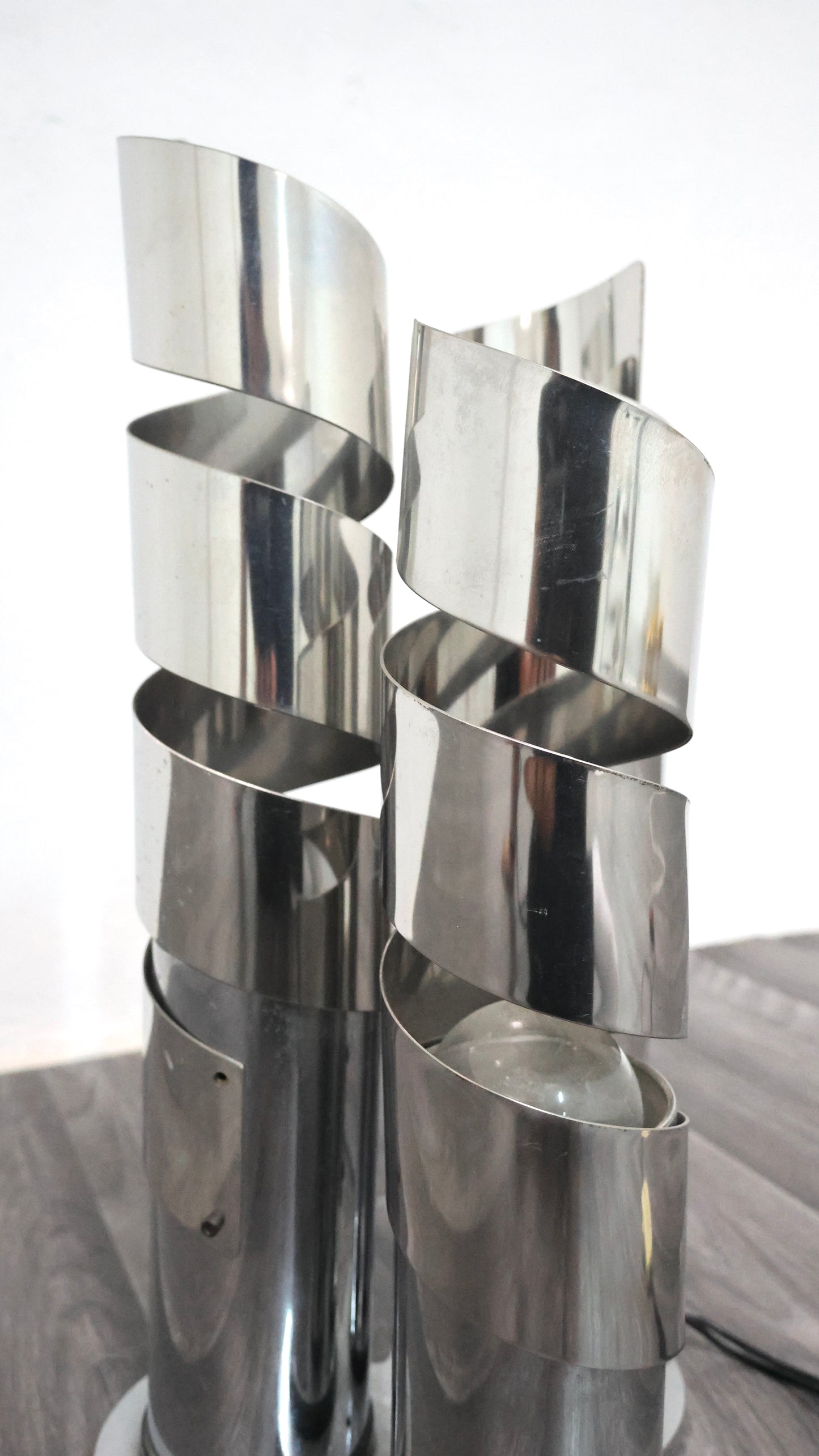 Lampada Da Tavolo Design In Acciaio Cromato A Spirale Max Sauze Attr. Anni ‘70