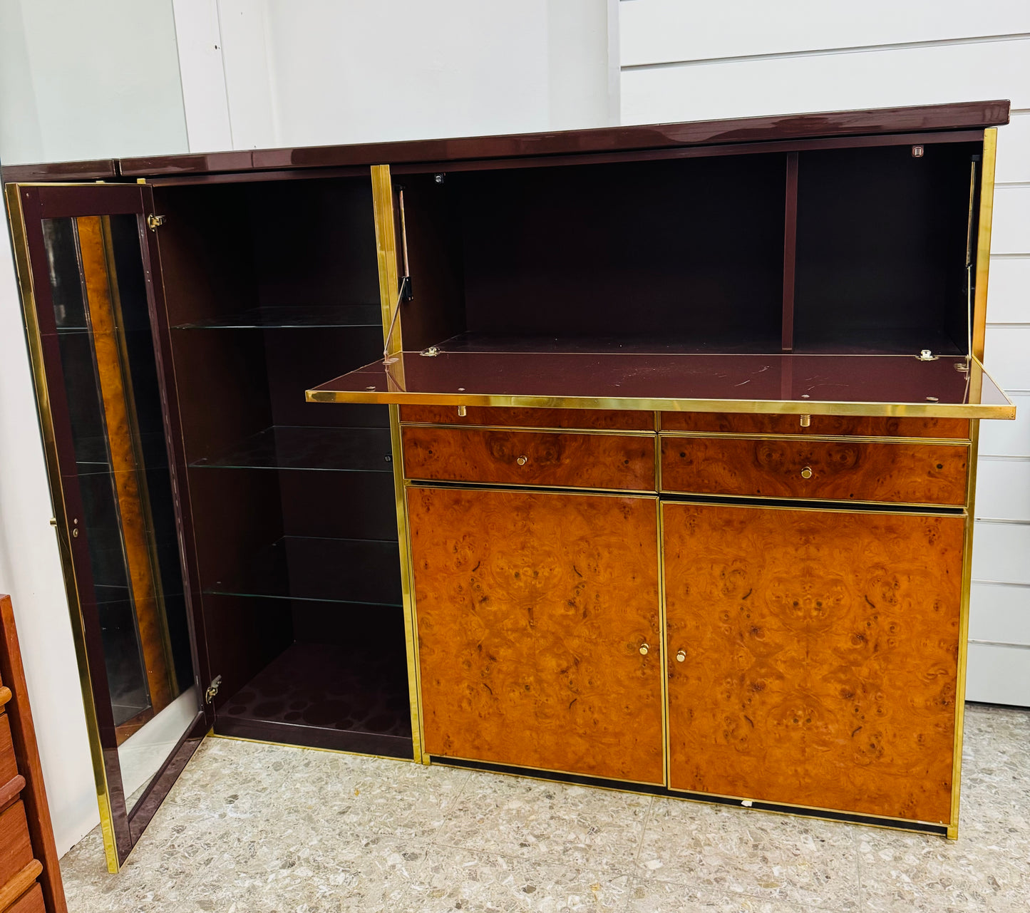 Credenza Alta In Radica E Metallo Dorato Modernariato Anni ‘70