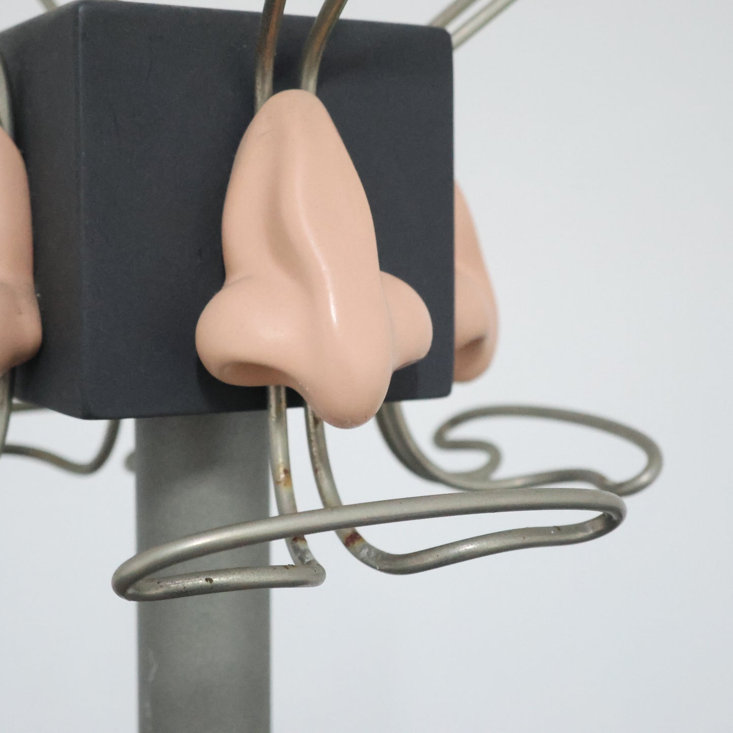 Appendiabiti Scultoreo Antartidee Renè Magritte Anni 80