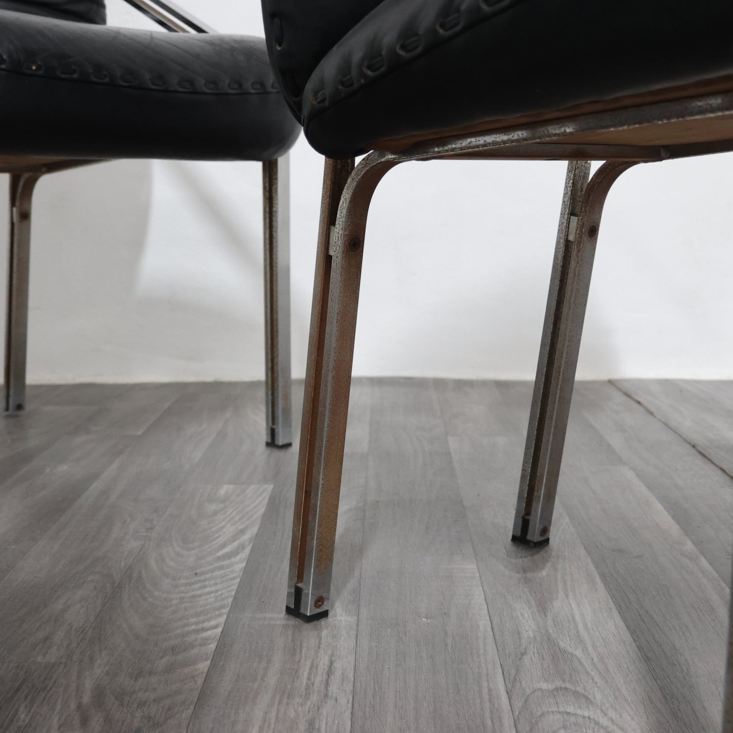 Mobil Girgi Set Da Pranzo 4 Poltroncine In Acciaio E Pelle Design Anni ‘70