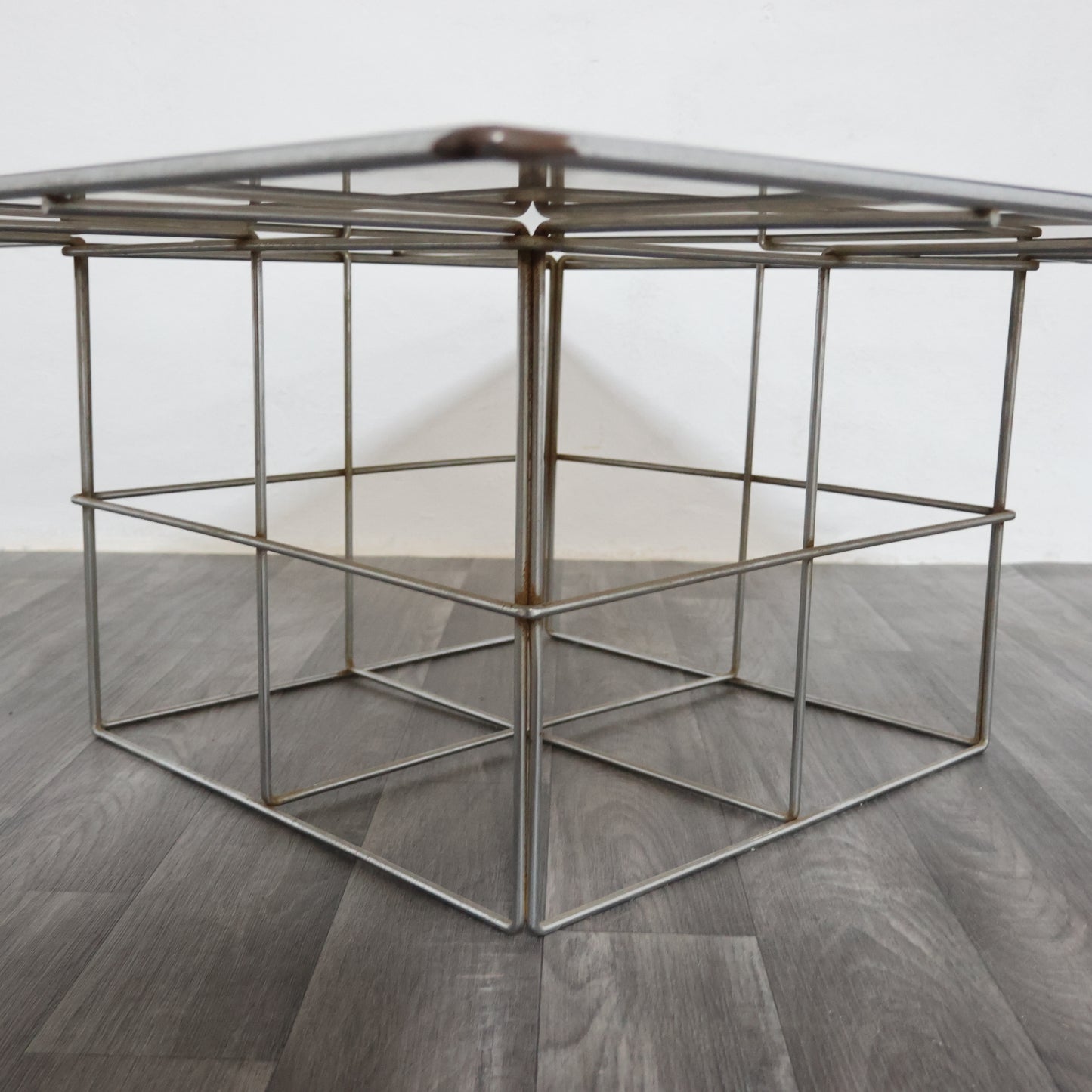 TAVOLINO DI DESIN SALOTTO STRUTTURA GRIGLIA IN ACCIAIO 1970’S