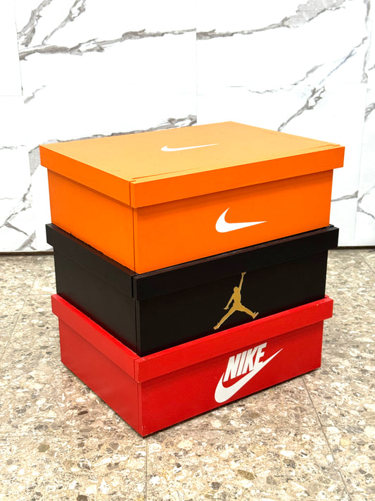 Scarpiera Sneakers A Forma Di Scatole Design Anni 2000