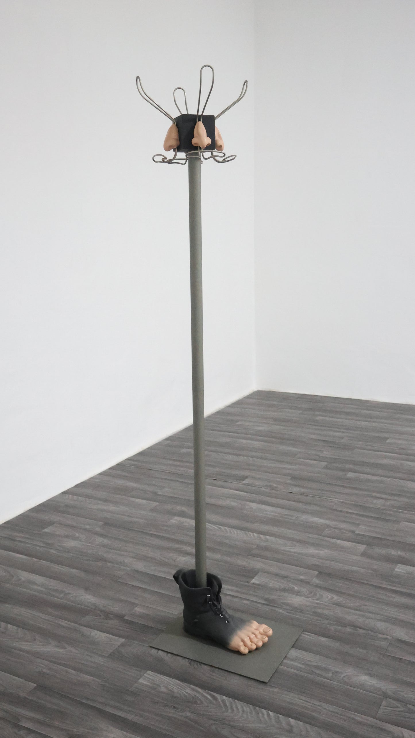 Appendiabiti Scultoreo Antartidee Renè Magritte Anni 80