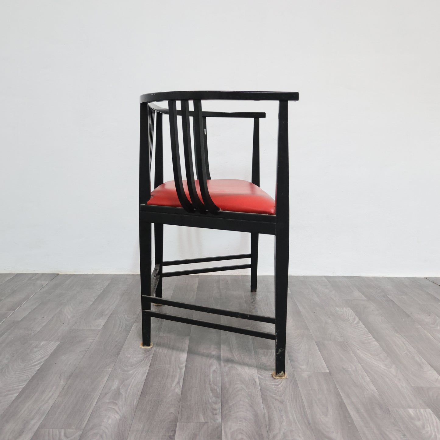 DIVANETTO POSTMODERNO ATTRIBUITO A ERNEST ARCHIBALD TAYLOR