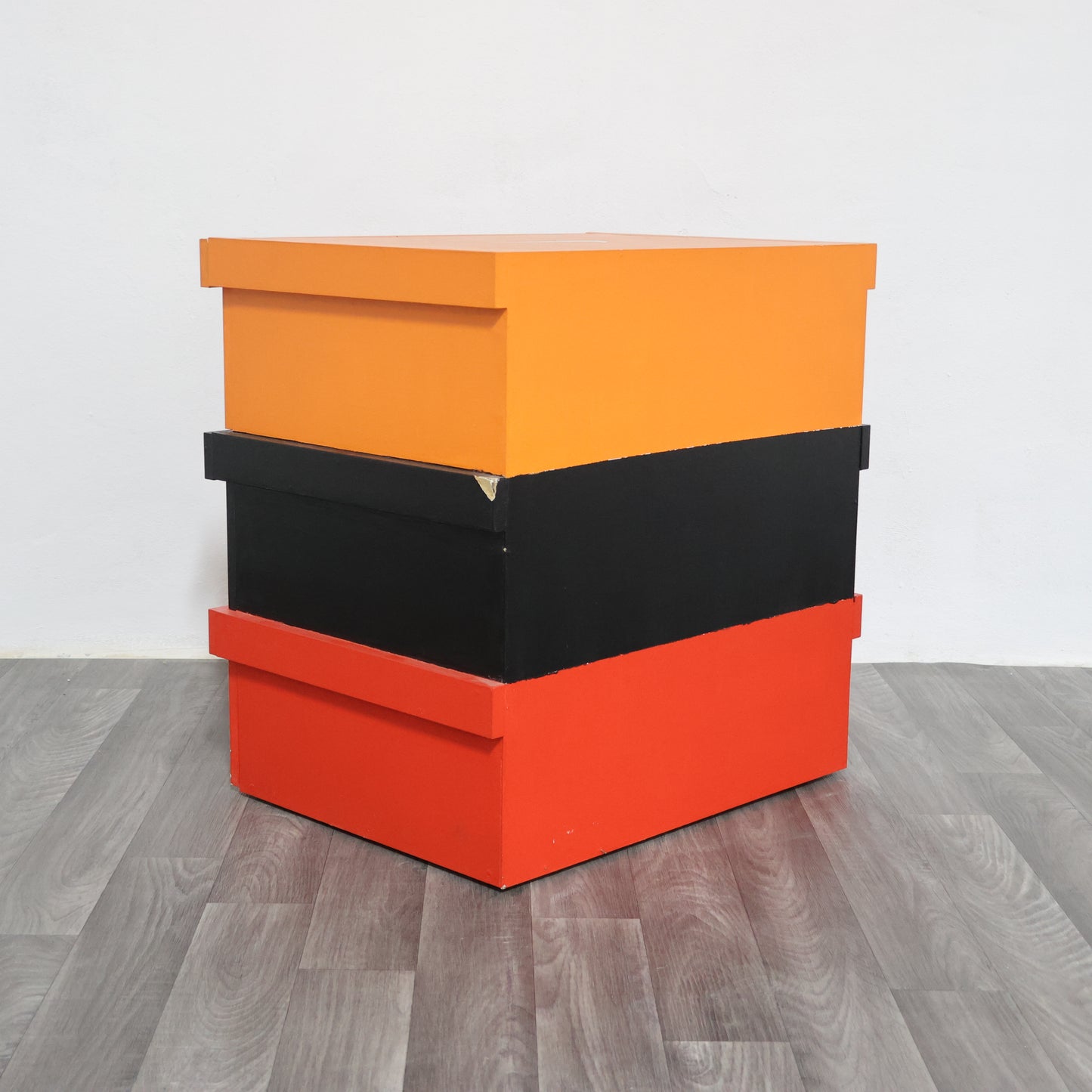 Scarpiera Sneakers A Forma Di Scatole Design Anni 2000