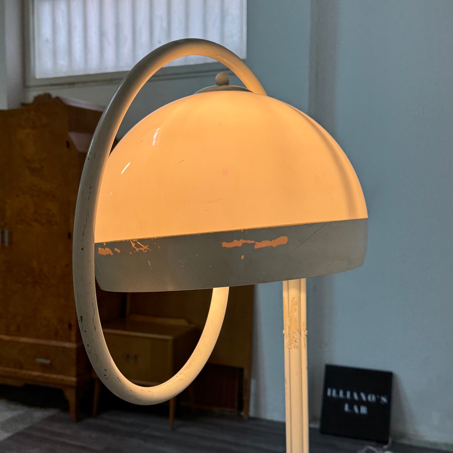 Harvey Guzzini Lampada da terra Space Age con base in marmo Design anni '70