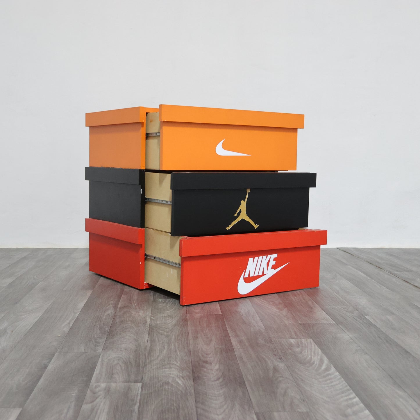 Scarpiera Sneakers A Forma Di Scatole Design Anni 2000