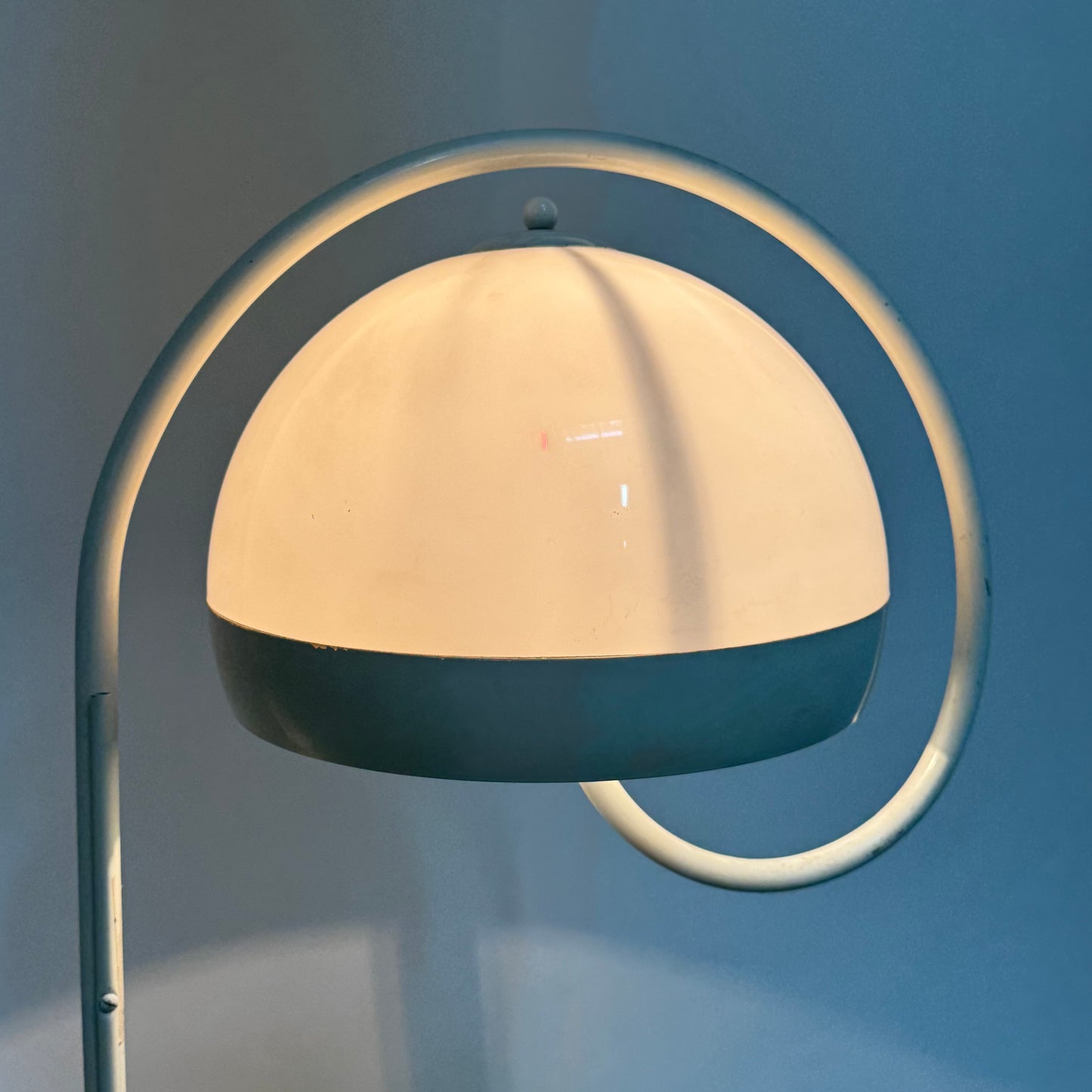 Harvey Guzzini Lampada da terra Space Age con base in marmo Design anni '70