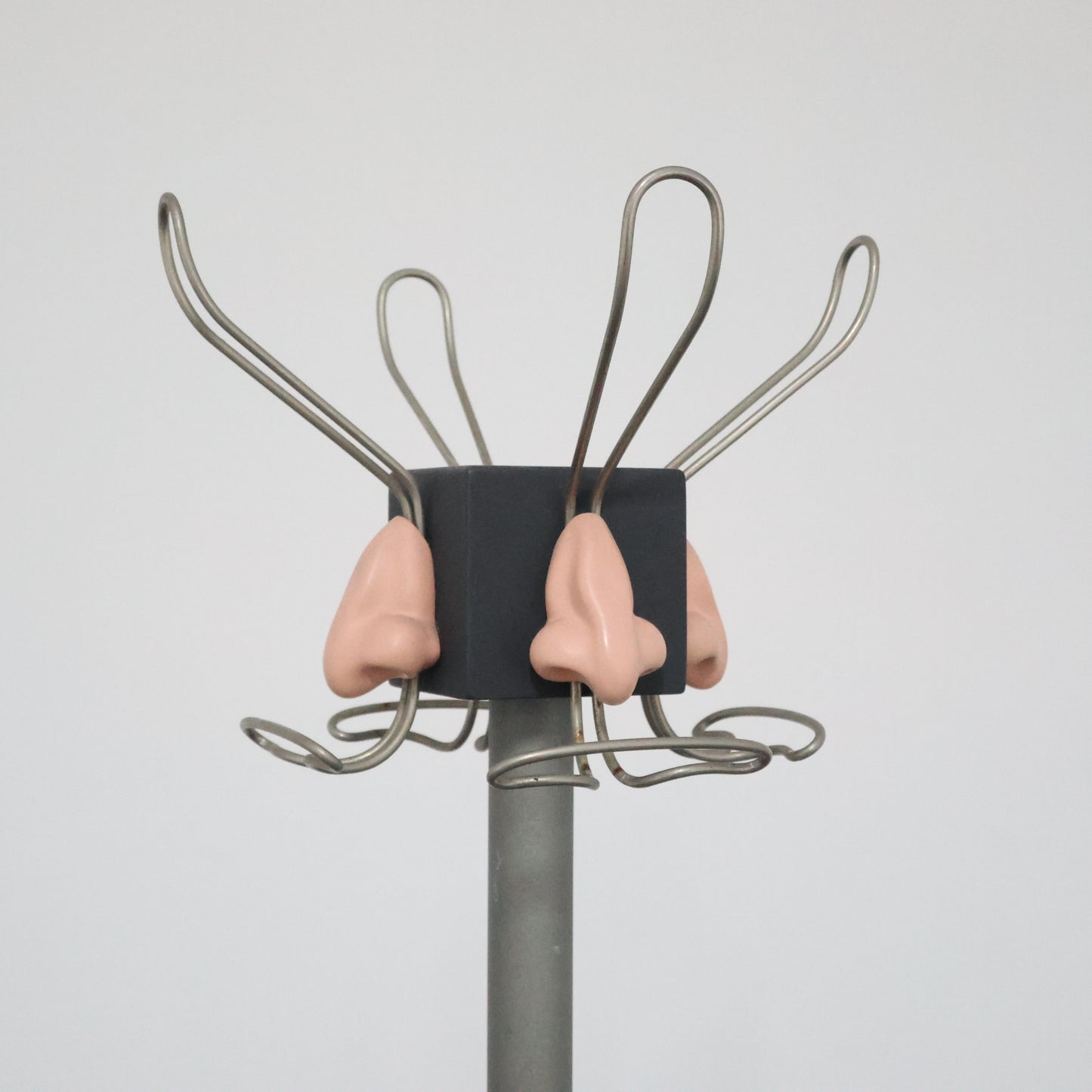 Appendiabiti Scultoreo Antartidee Renè Magritte Anni 80