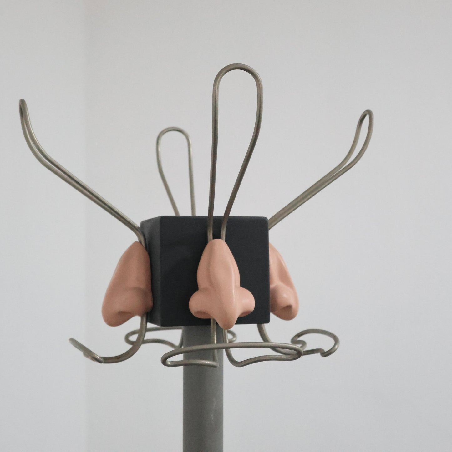 Appendiabiti Scultoreo Antartidee Renè Magritte Anni 80