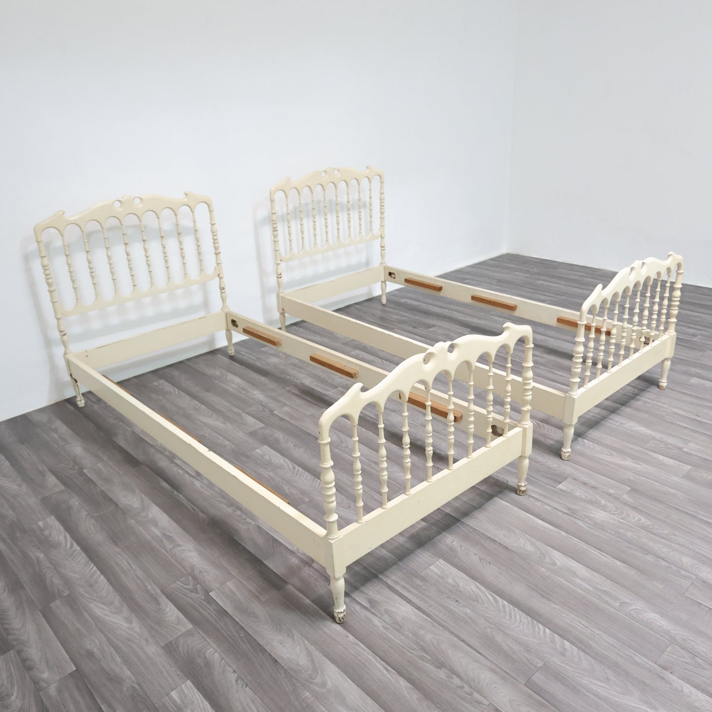 Giuseppe Gaetano Descalzi Coppia Di Letti Singoli Chiavari Anni ‘50 Design