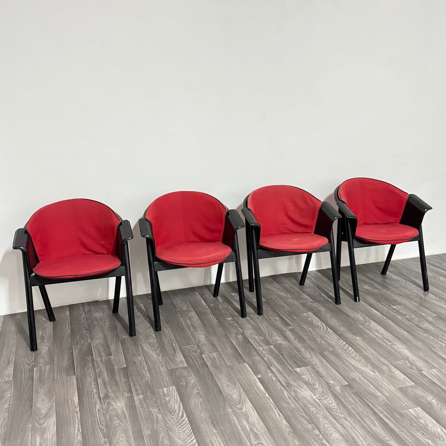 4 sedie Pozzi & Verga in legno laccato e Tessuto Anni ‘70