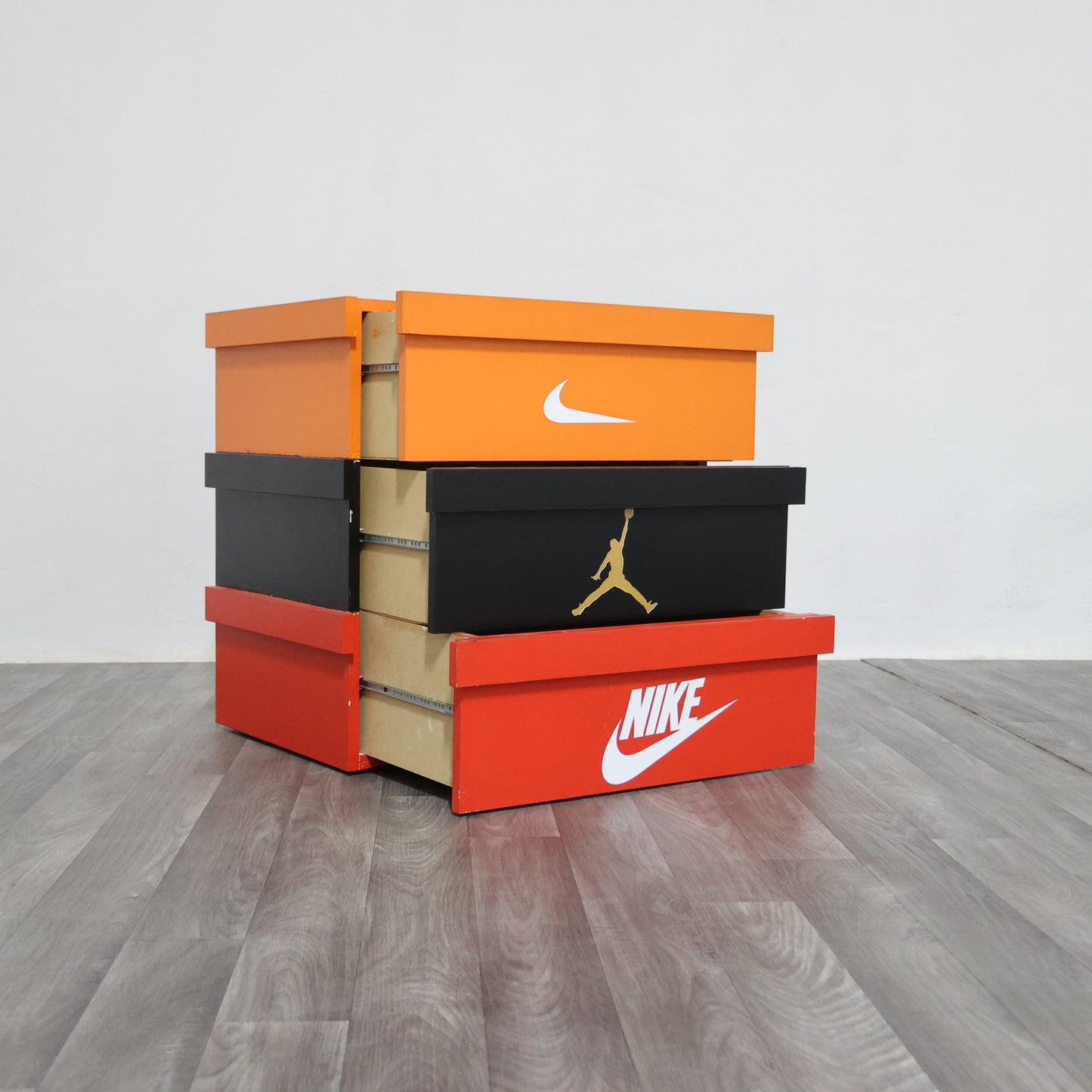 Scarpiera Sneakers A Forma Di Scatole Design Anni 2000