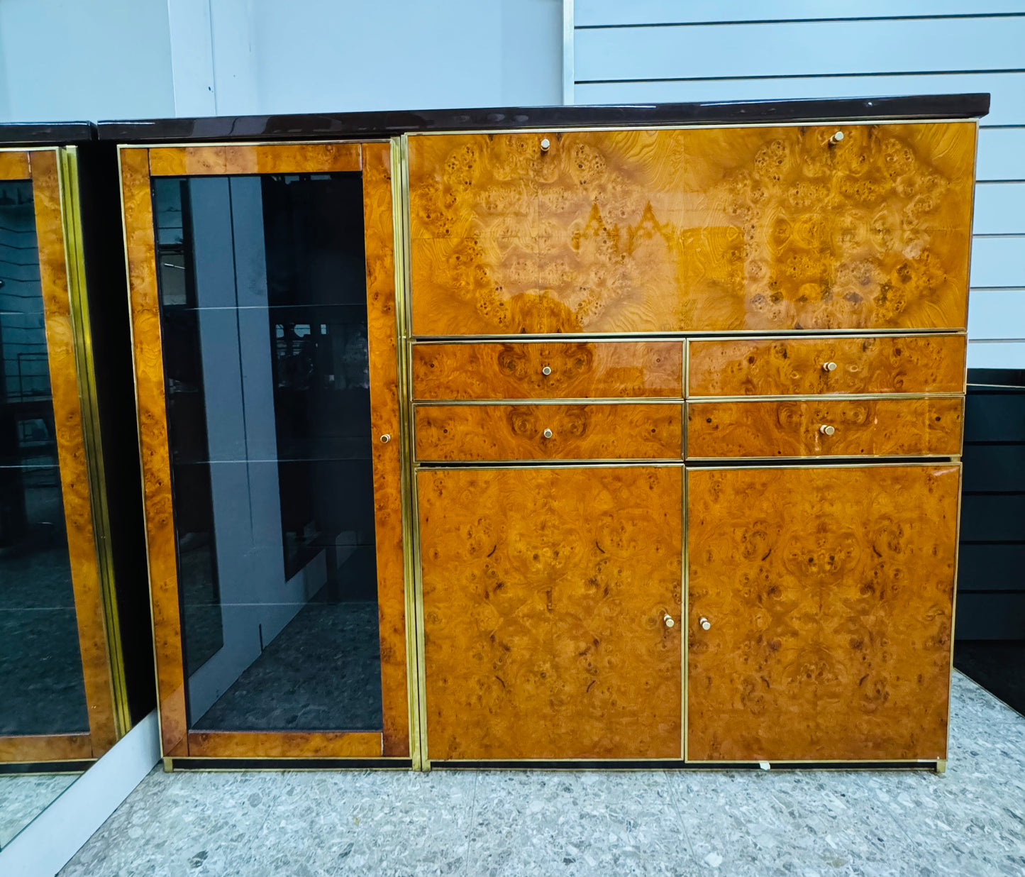 Credenza Alta In Radica E Metallo Dorato Modernariato Anni ‘70
