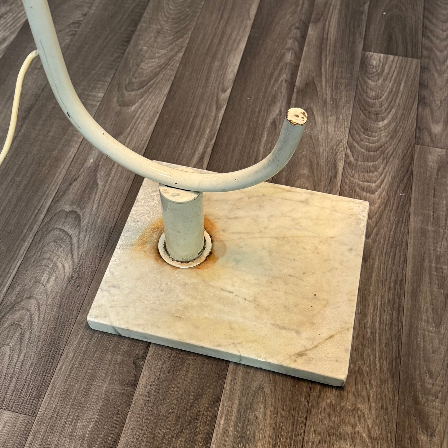 Harvey Guzzini Lampada da terra Space Age con base in marmo Design anni '70