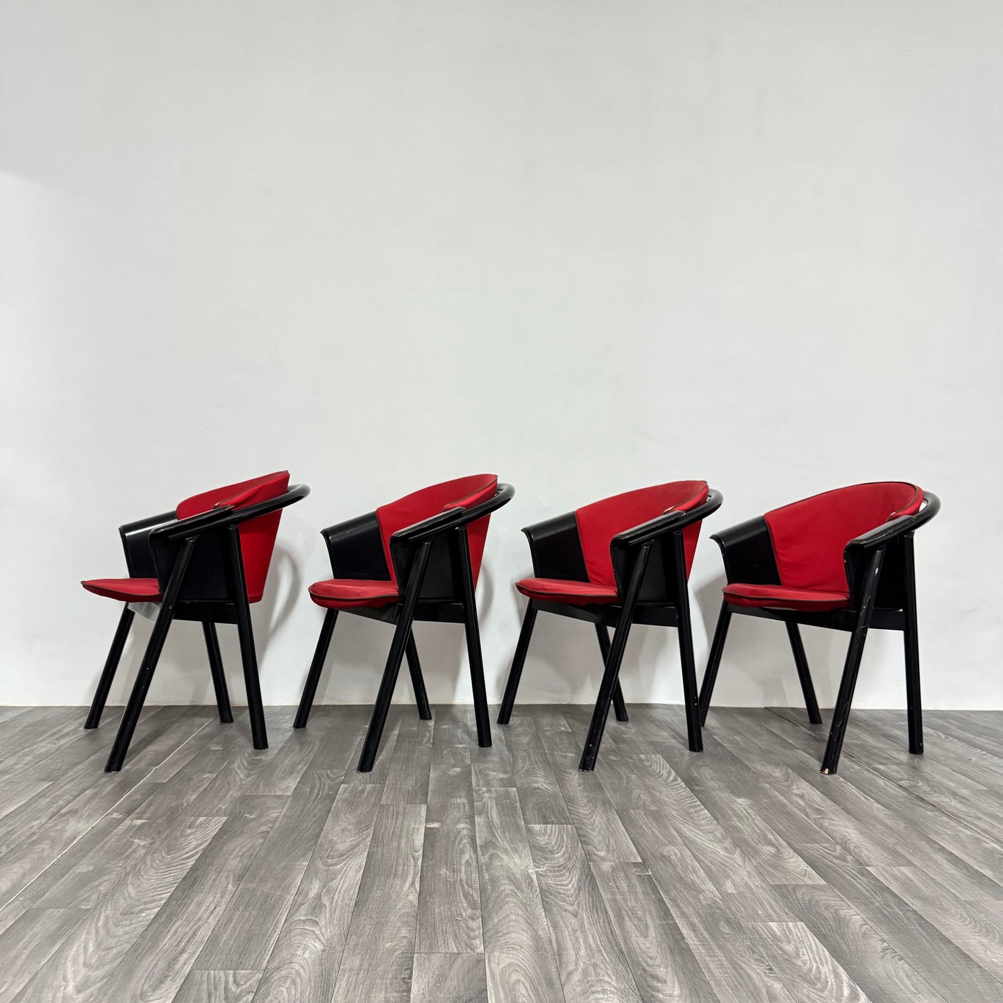 4 sedie Pozzi & Verga in legno laccato e Tessuto Anni ‘70