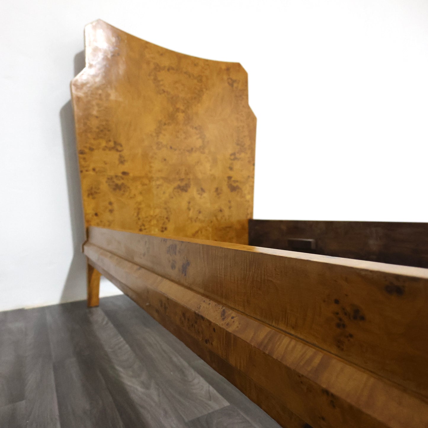 Letto Singolo Art Decò Cubista In Radica Di Betulla Design Anni ‘30/40