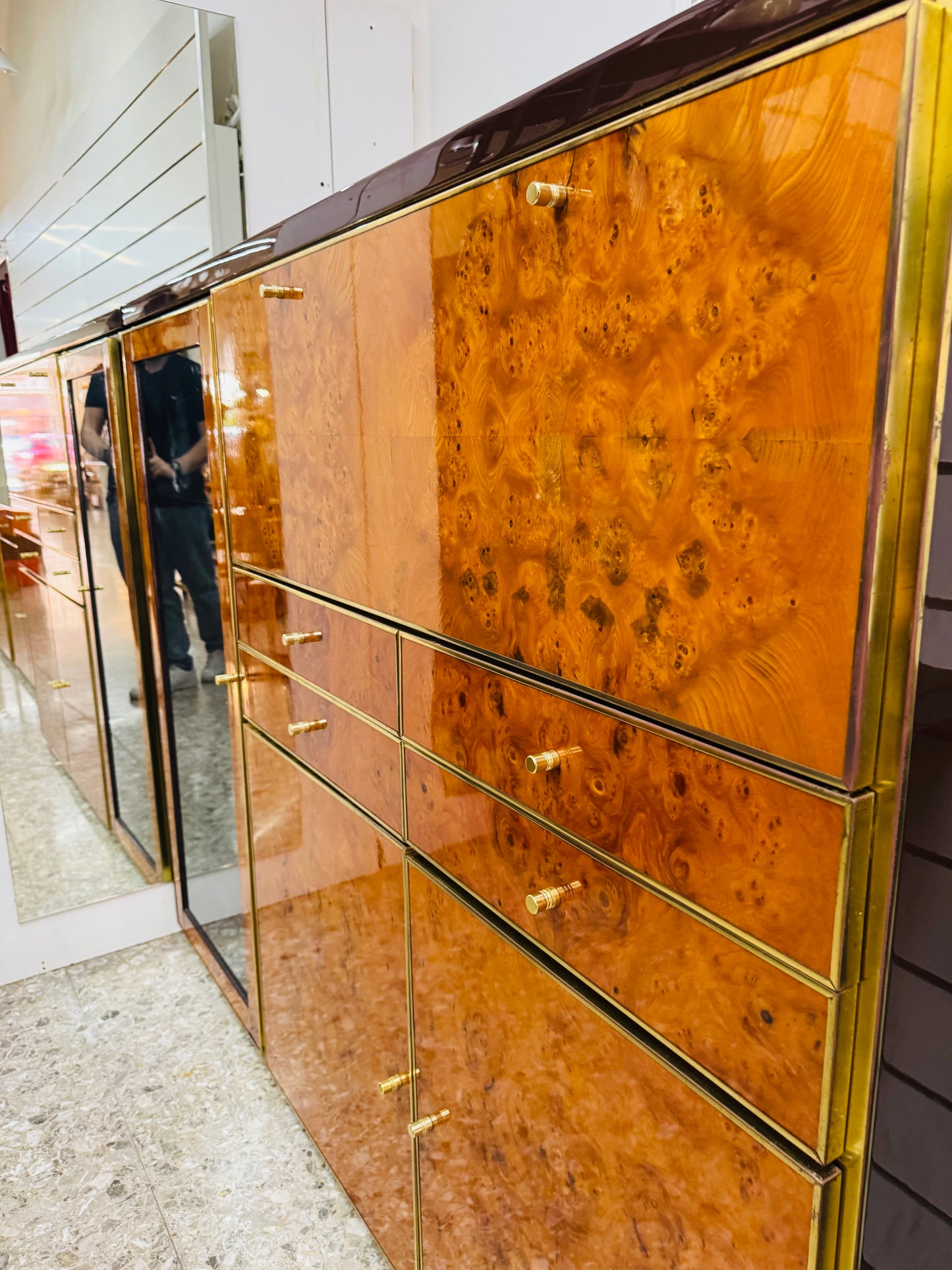 Credenza Alta In Radica E Metallo Dorato Modernariato Anni ‘70
