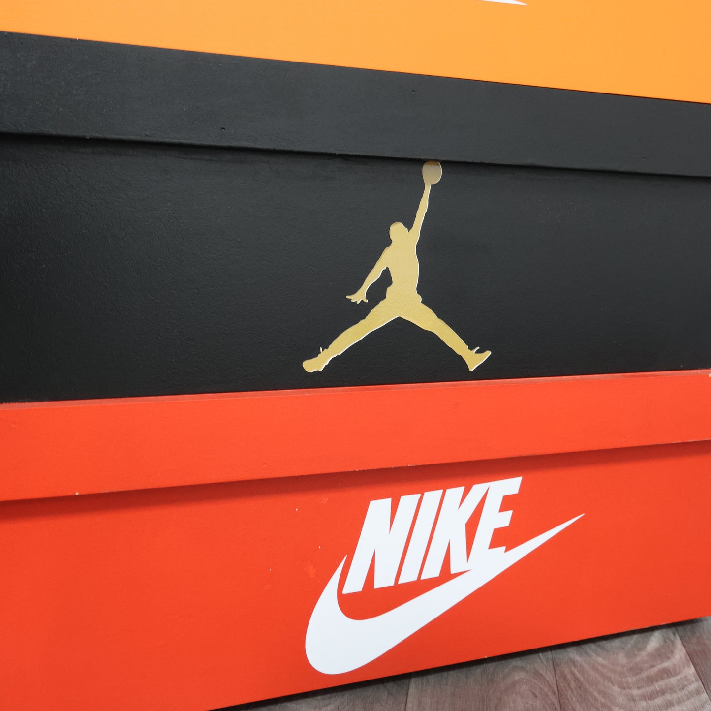 Scarpiera Sneakers A Forma Di Scatole Design Anni 2000