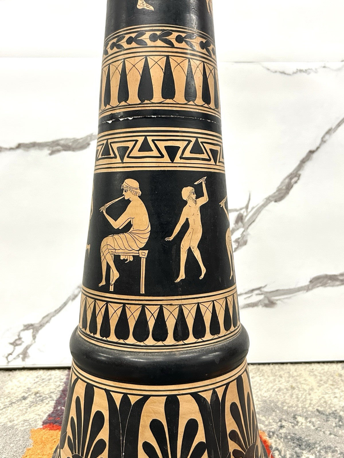 Colonna porta vaso in Terracotta, con pittura vascolare Stile Greco, Anni 70