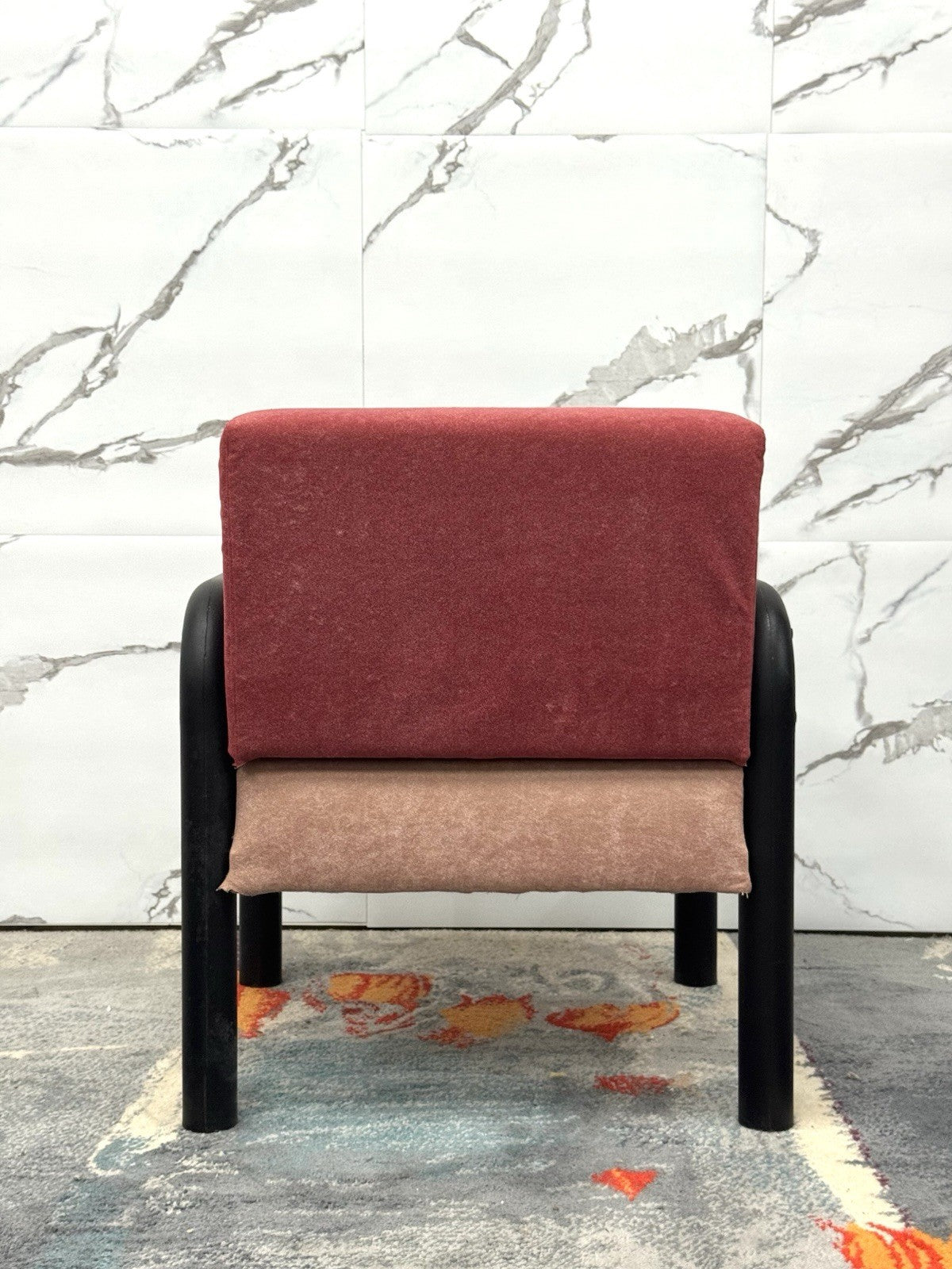 POLTRONA IN CHIAVE POSTMODERNA NELLO STILE DI MEMPHIS MILANO ANNI 80